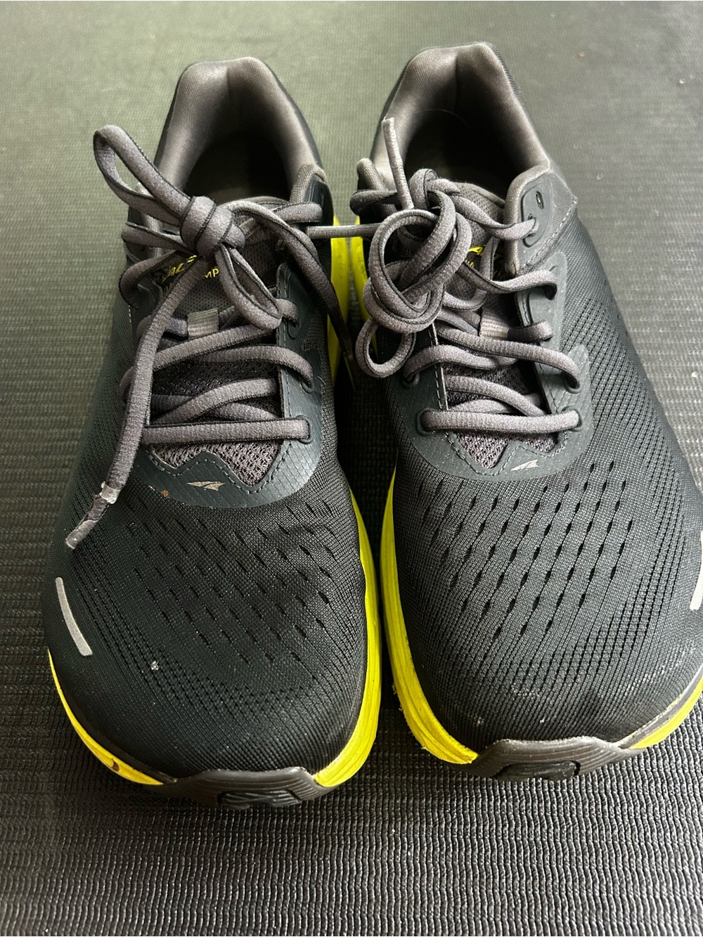 Altra Via Olympus 2 Men’s size 8.5 used good condition